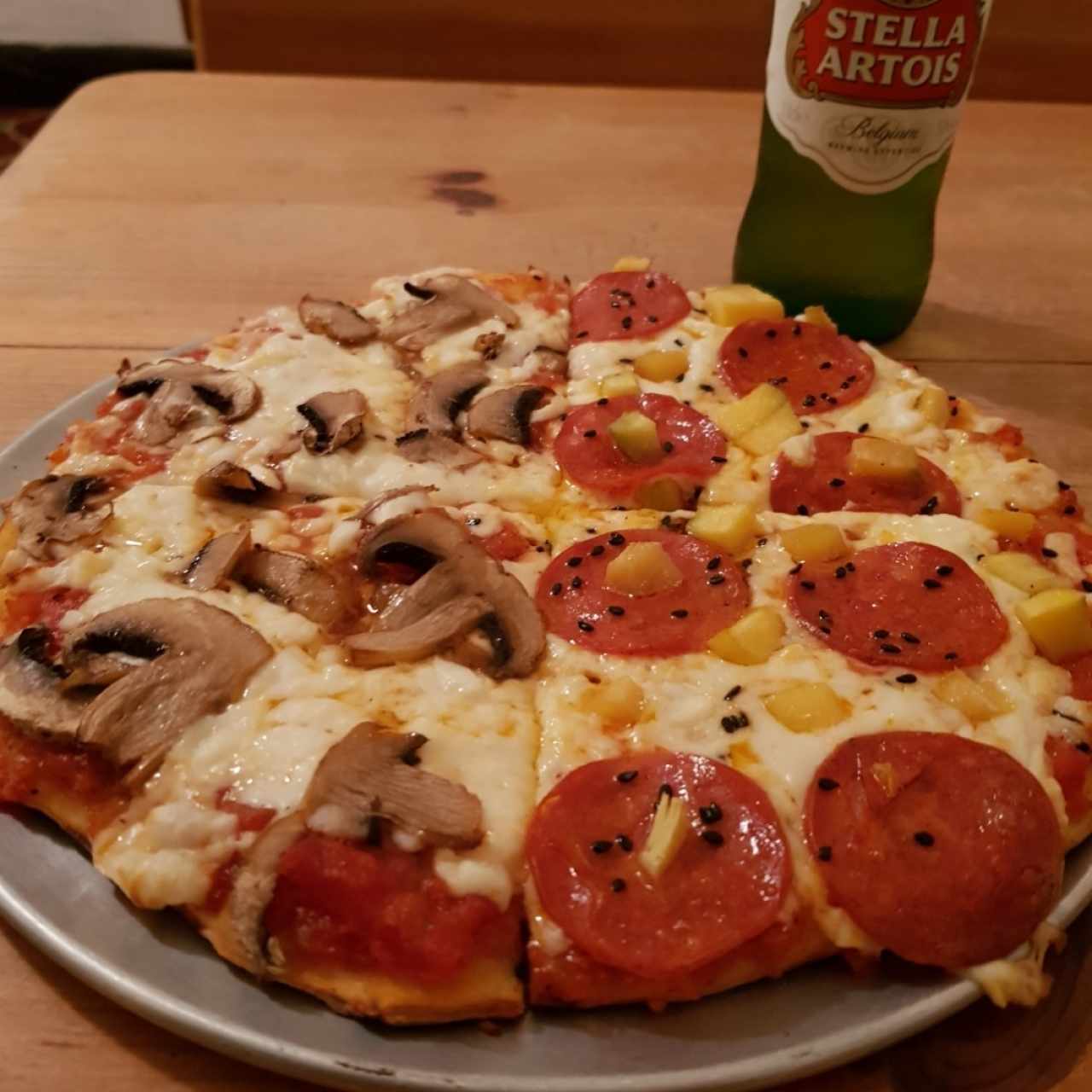 mango peperoni champiñones la salsa dejo mucho que desear no recomiendo. 