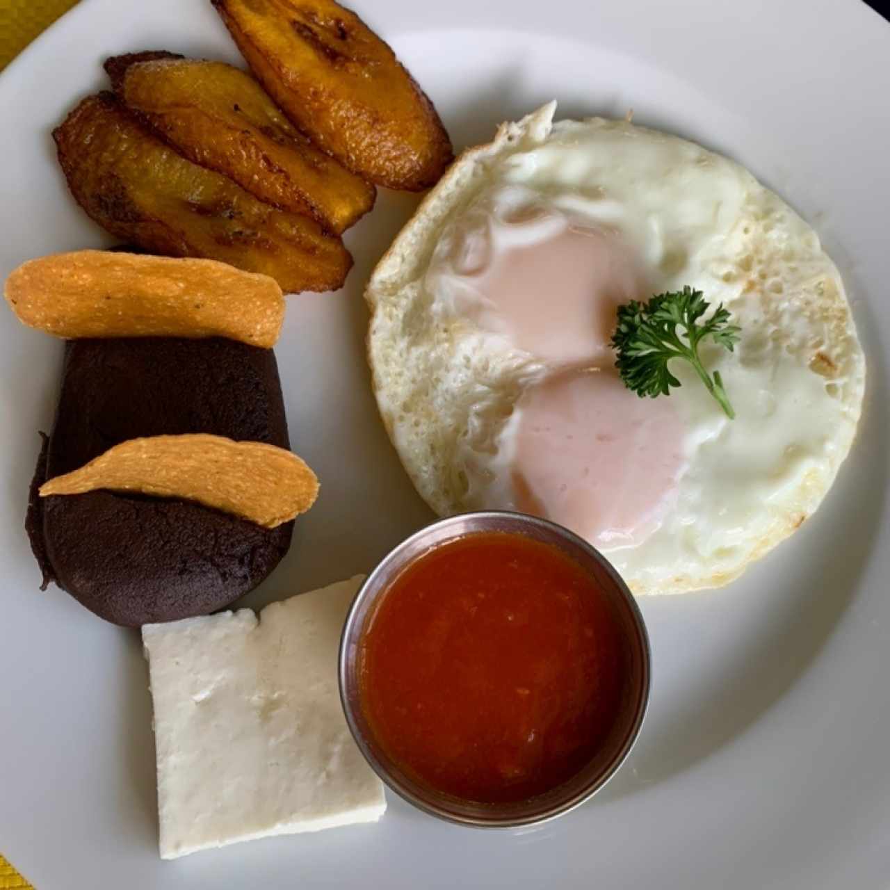 Guatemalteco (frijoles volteados)