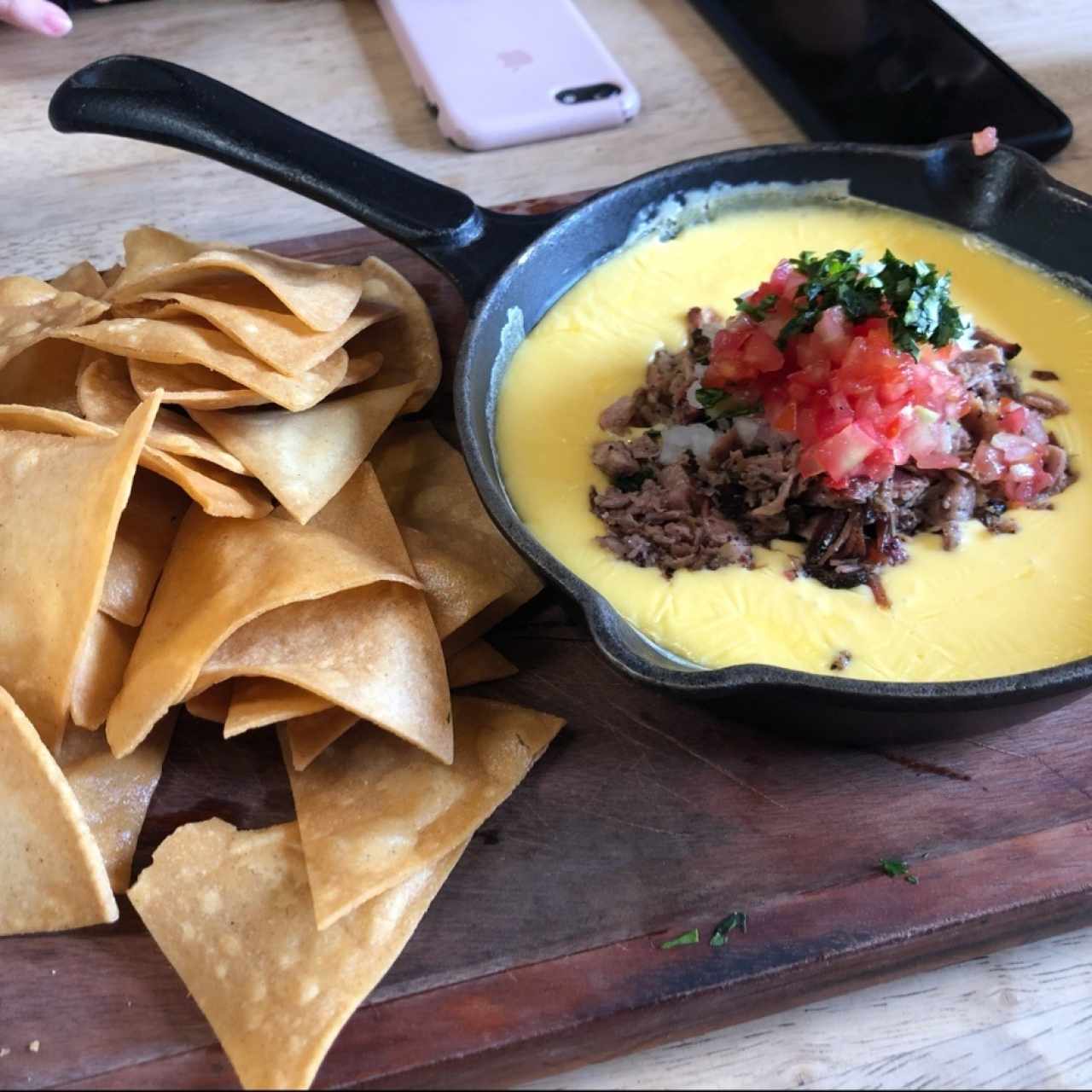 Nachos con queso (brisket)