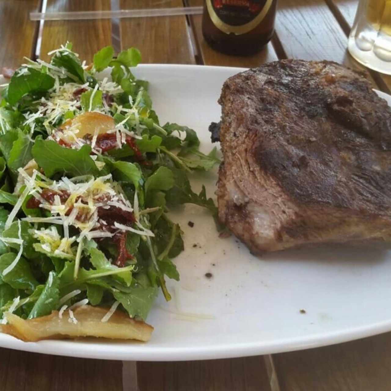 lomito, con deliciosa ensalada