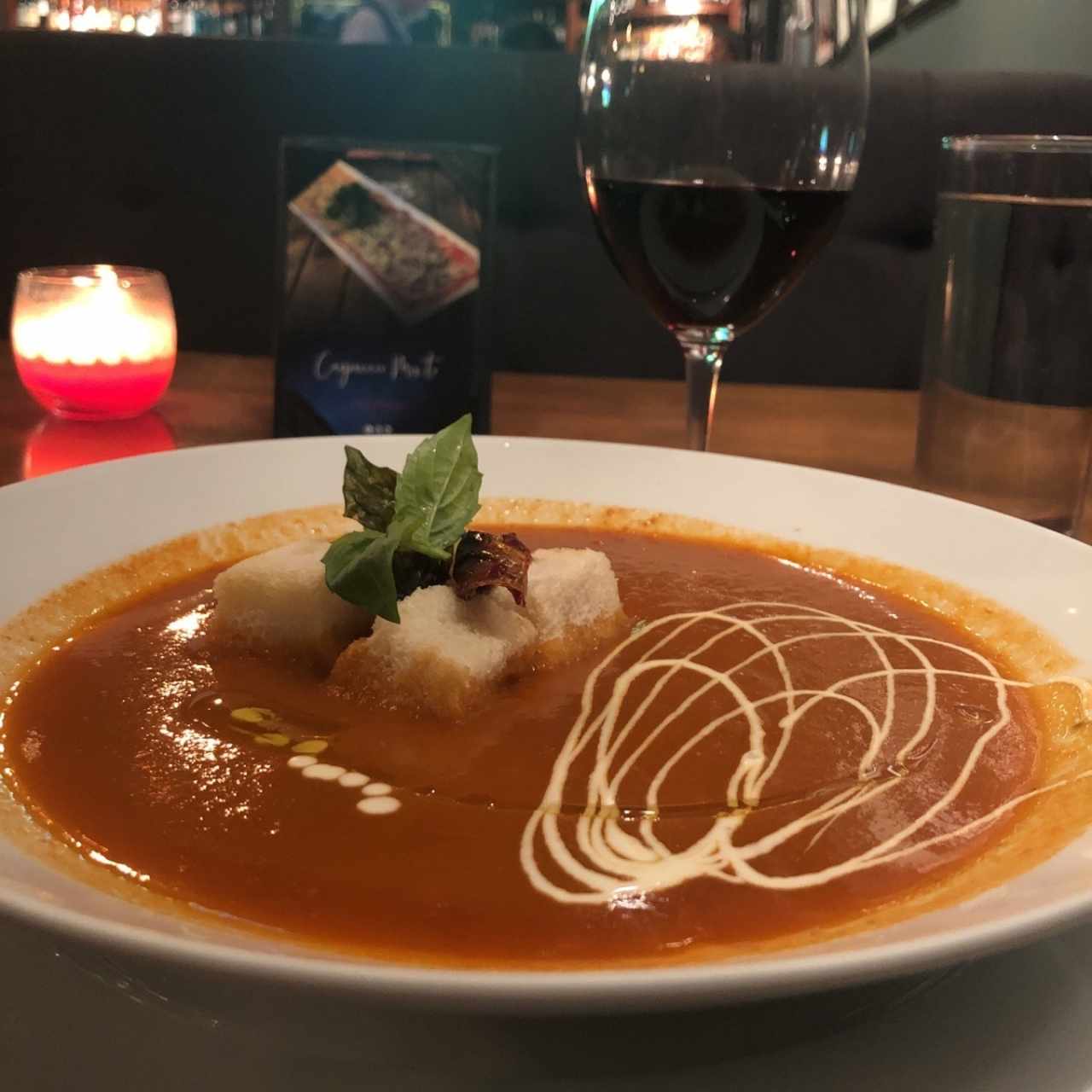 Sopa de tomate y albahaca