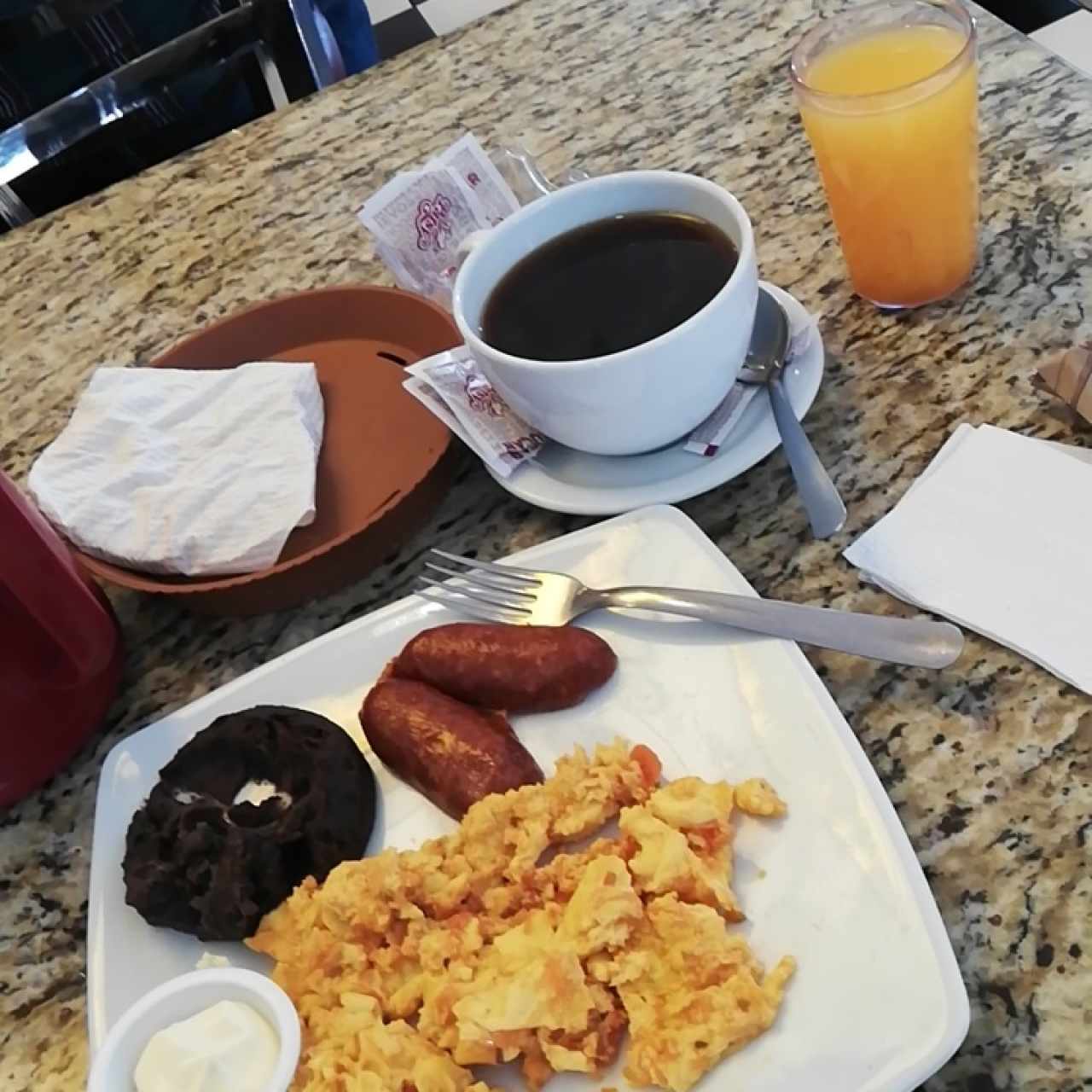 Huevos al gusto Típico con Longaniza