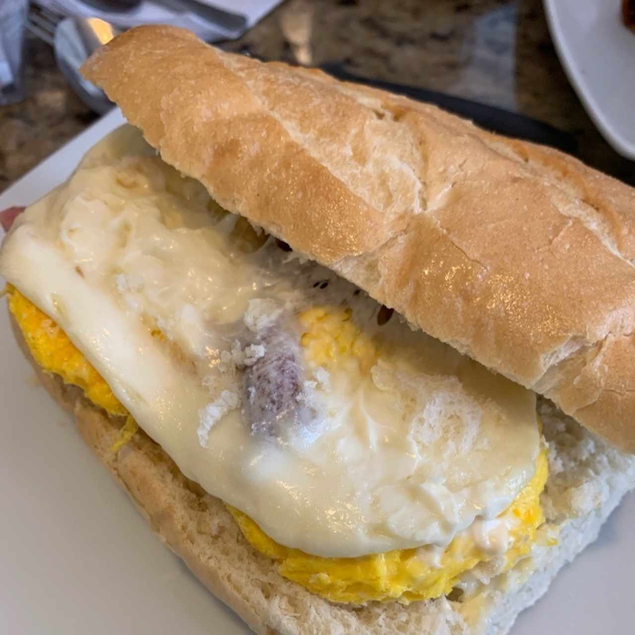 Submarino de Huevos, Jamón, Queso y Tocino