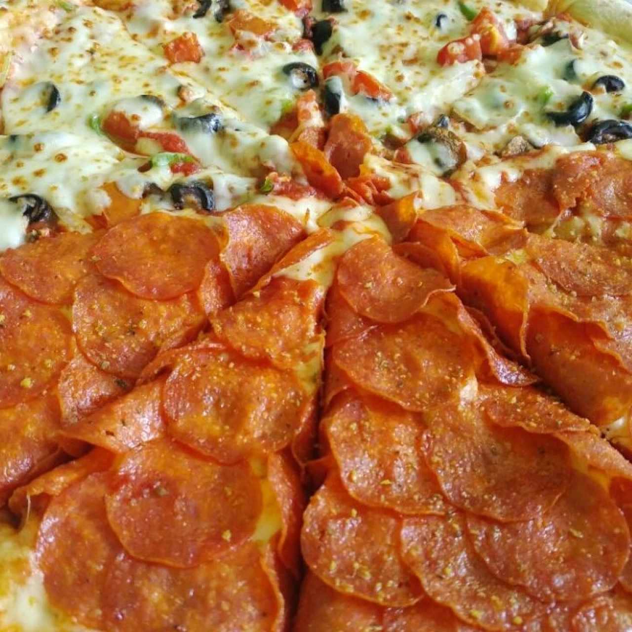 Mitad peperoni lloverá, mitad vegetariana
