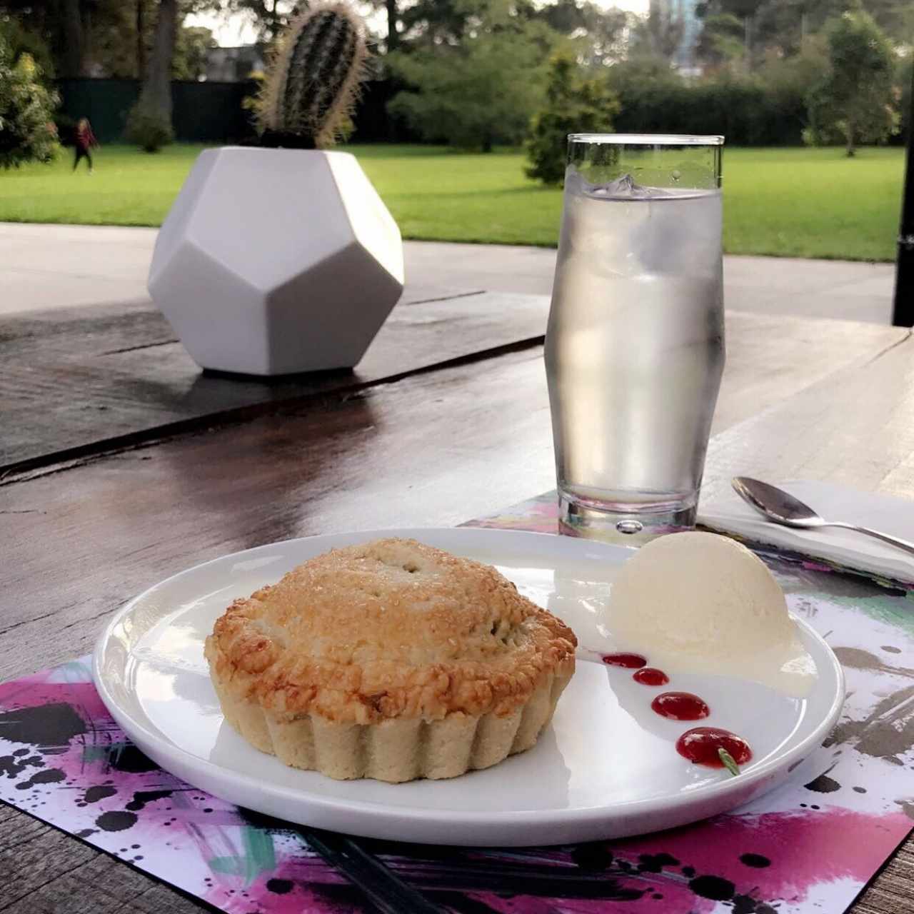 pie de manzana y helado de vainilla 