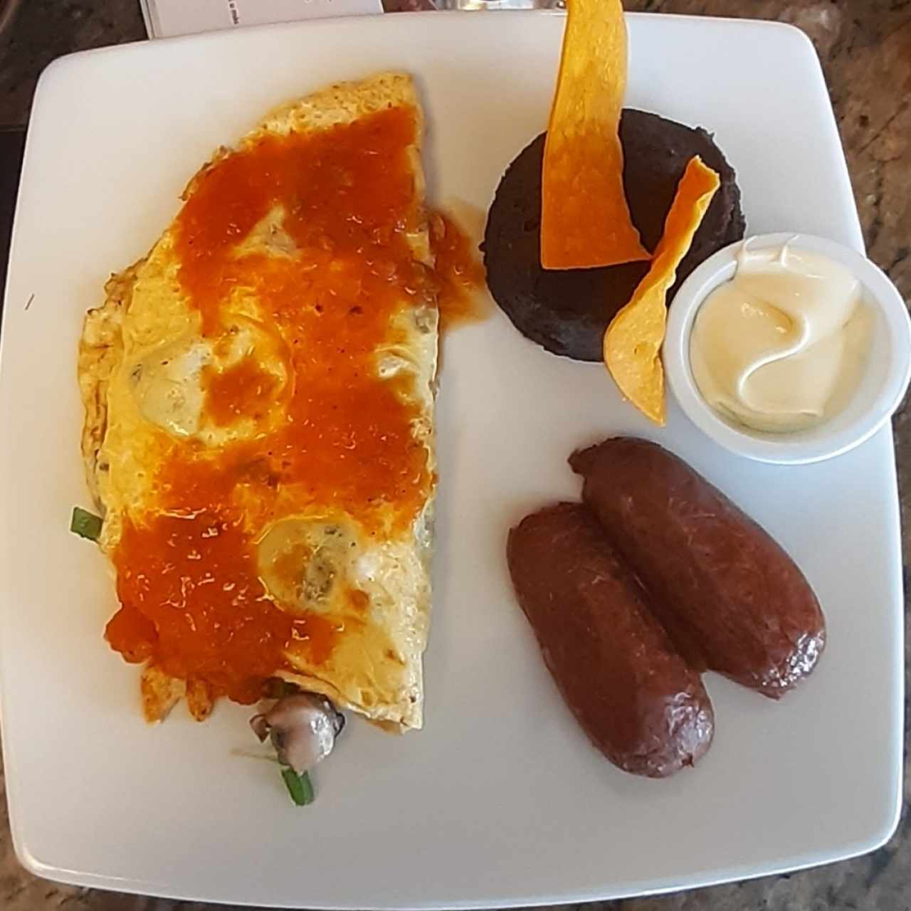 Huevos al gusto Típico con Longaniza