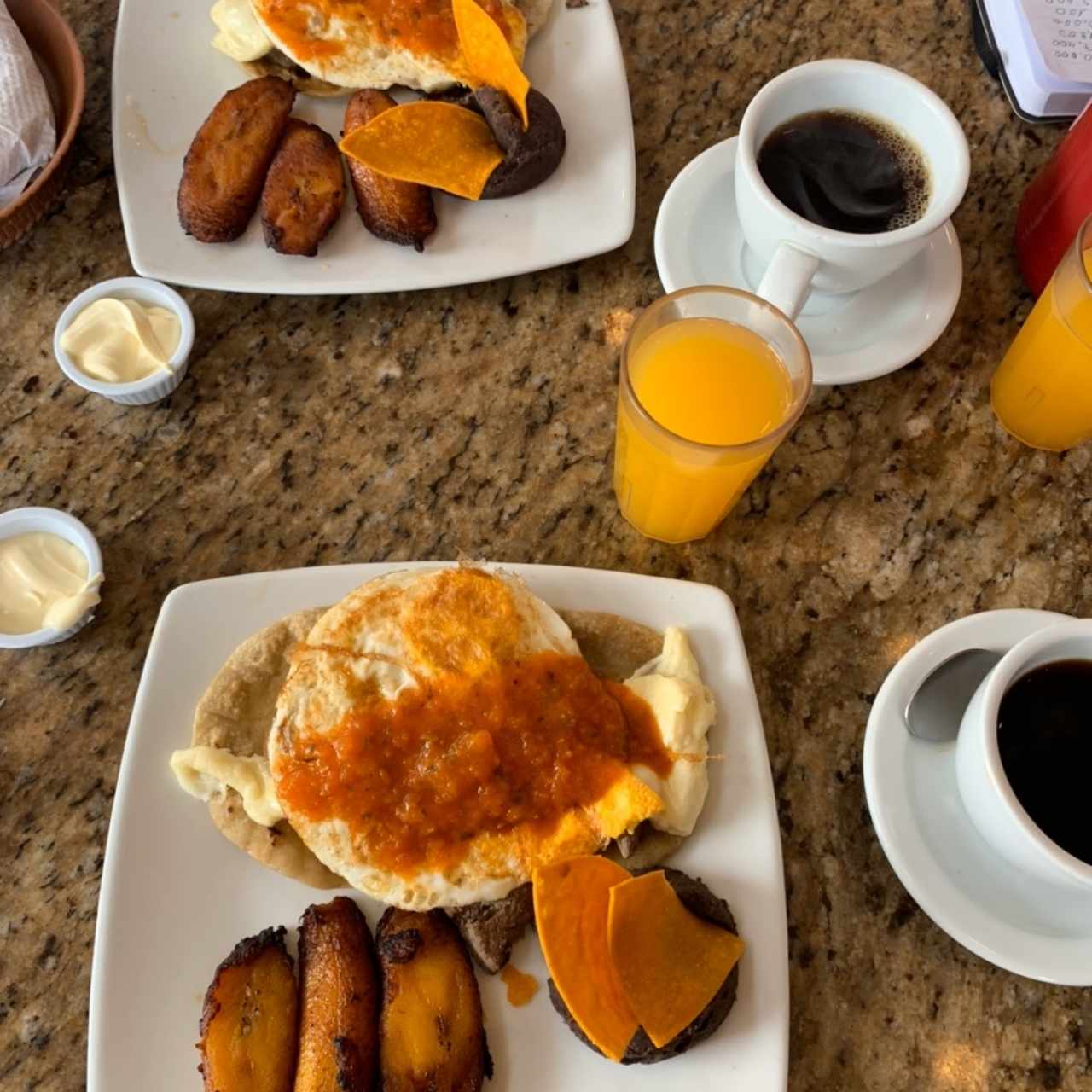 Típicos - Huevos con Carne