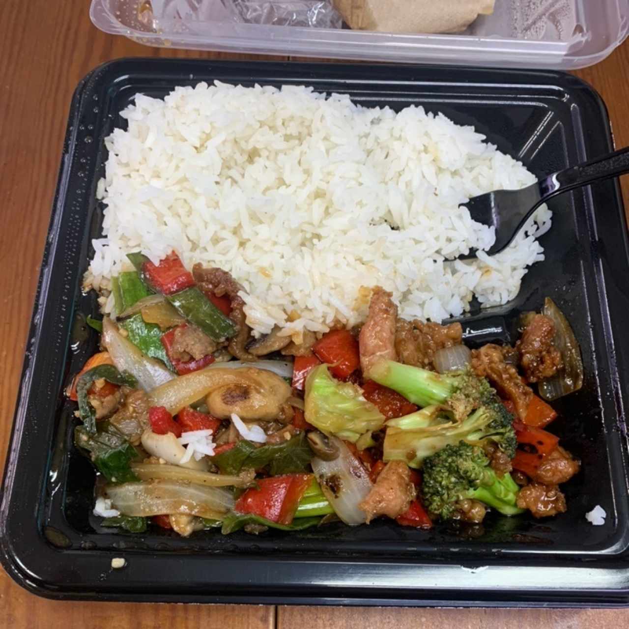 Mongolian beef con arroz blanco