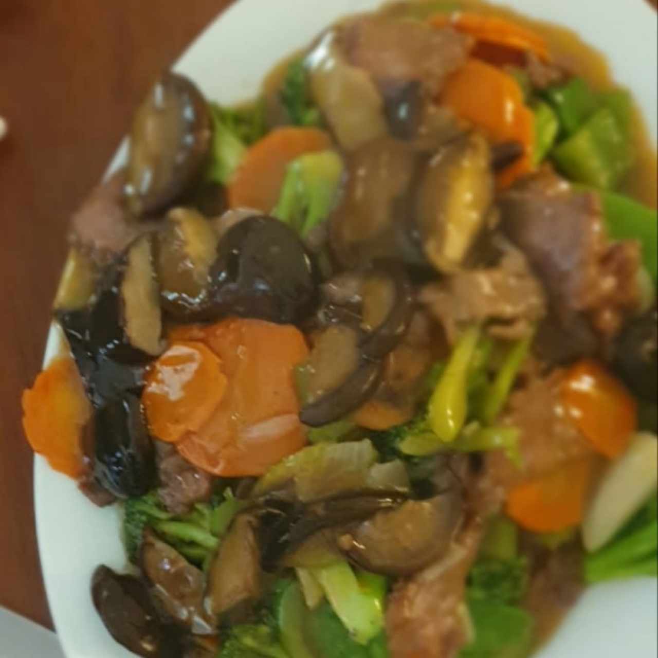 LOMITO CON VERDURA CON HONGOS  Y SALSA CHINA