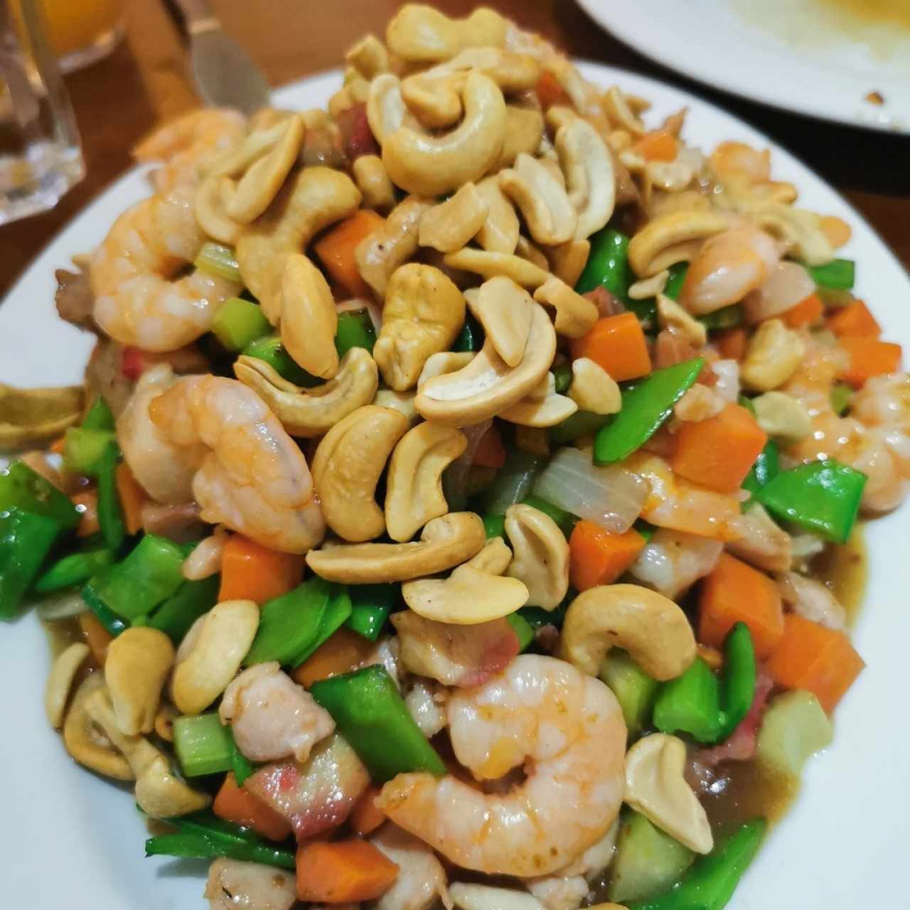 CHAP SUEY DE LOMITO CON SEMILLAS DE MARAÑÓN