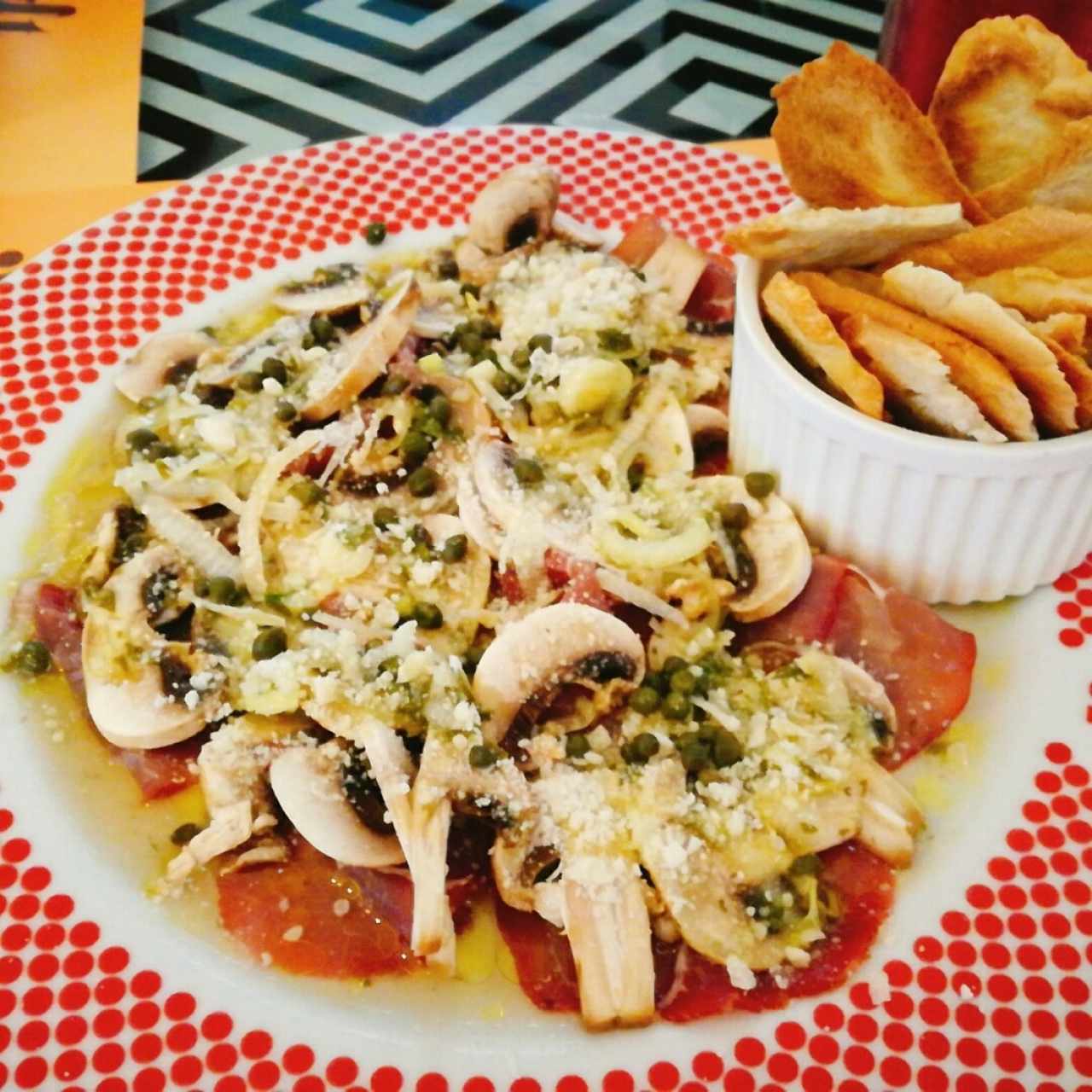 Carpaccio con Champiñones 