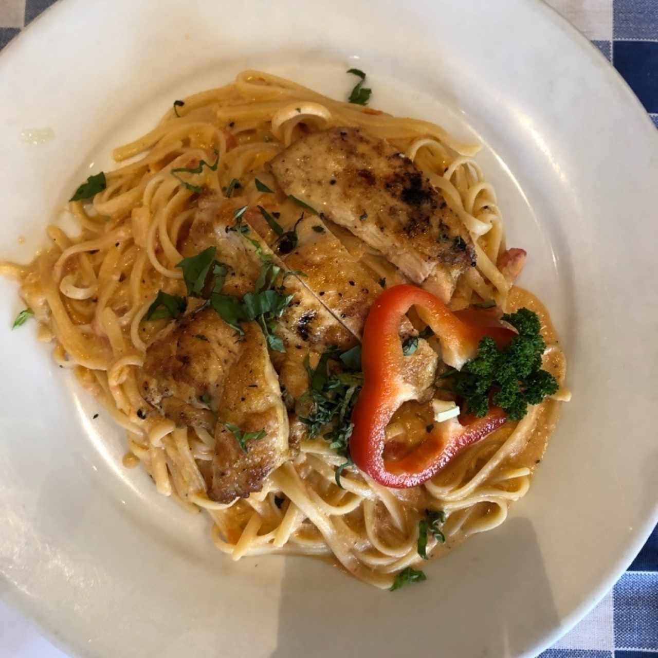 LINGUINE ALFREDO CON CHIPOTLE