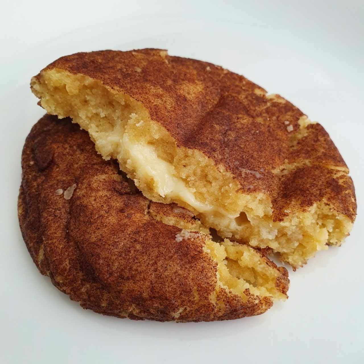 Cinnamon and white chocolate cookie 
