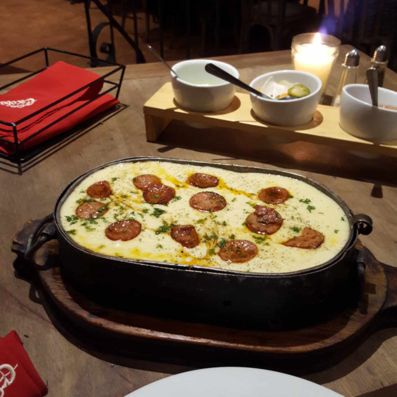 Queso Fundido con Chorizo