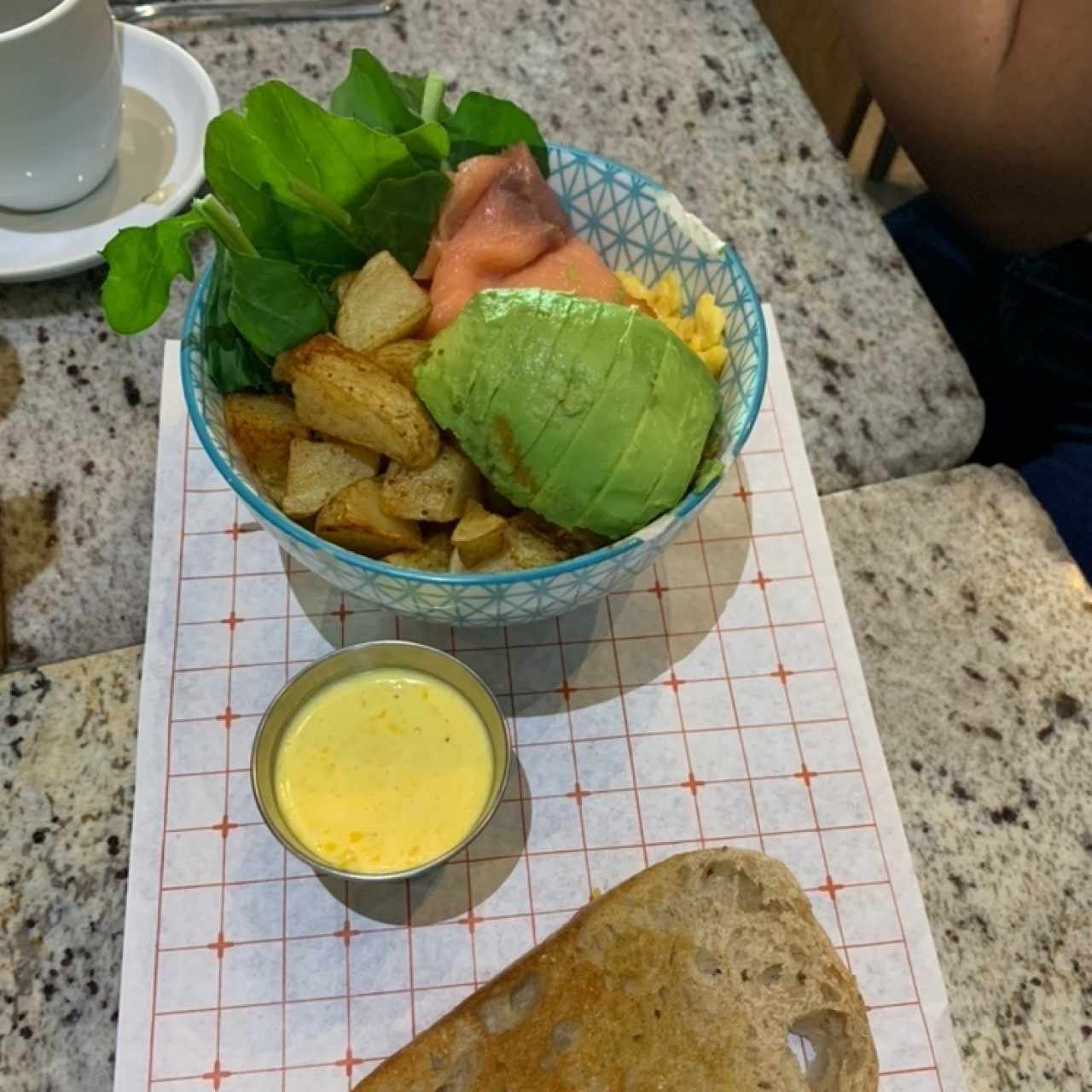 Healthy Cheats - Salmón Bowl