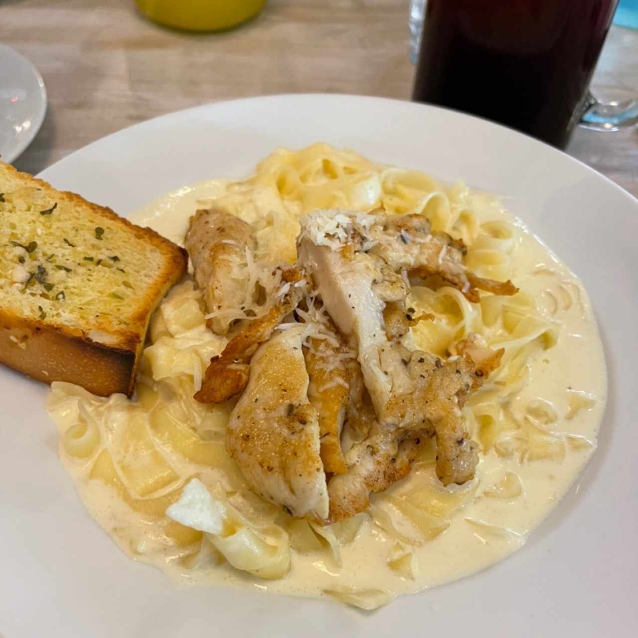 Pasta Alfredo con Pollo