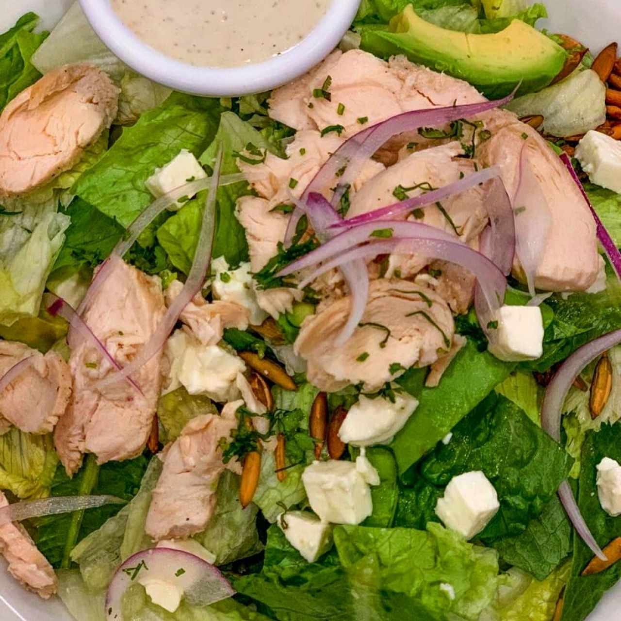 Ensaladas - Aguacate y Pepitoria