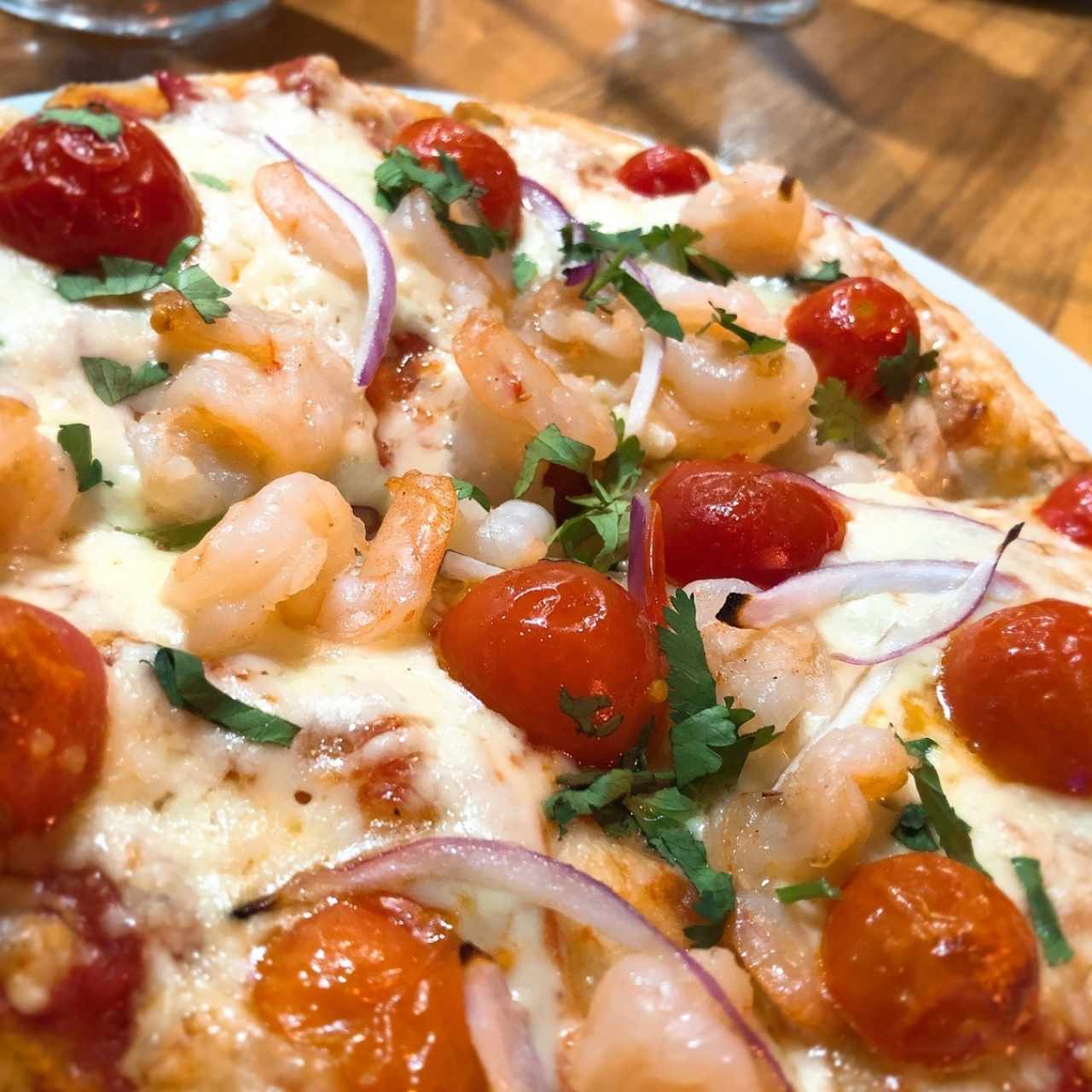 pizza con camarones (de temporada)