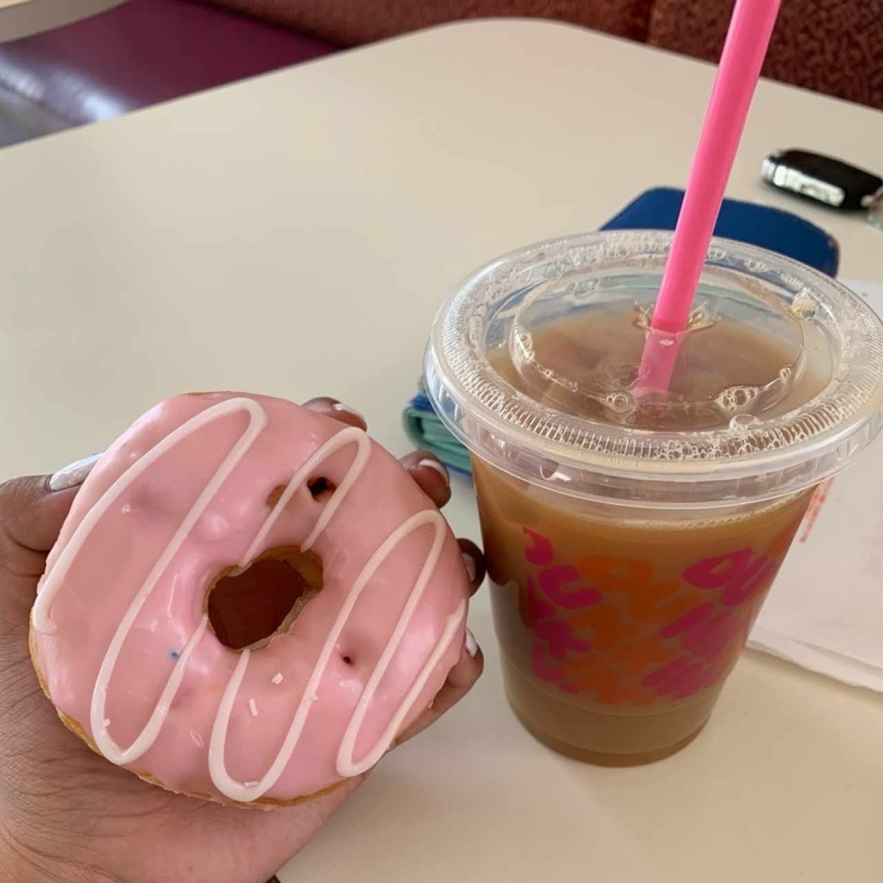 Iced Coffe & Dona del mes 