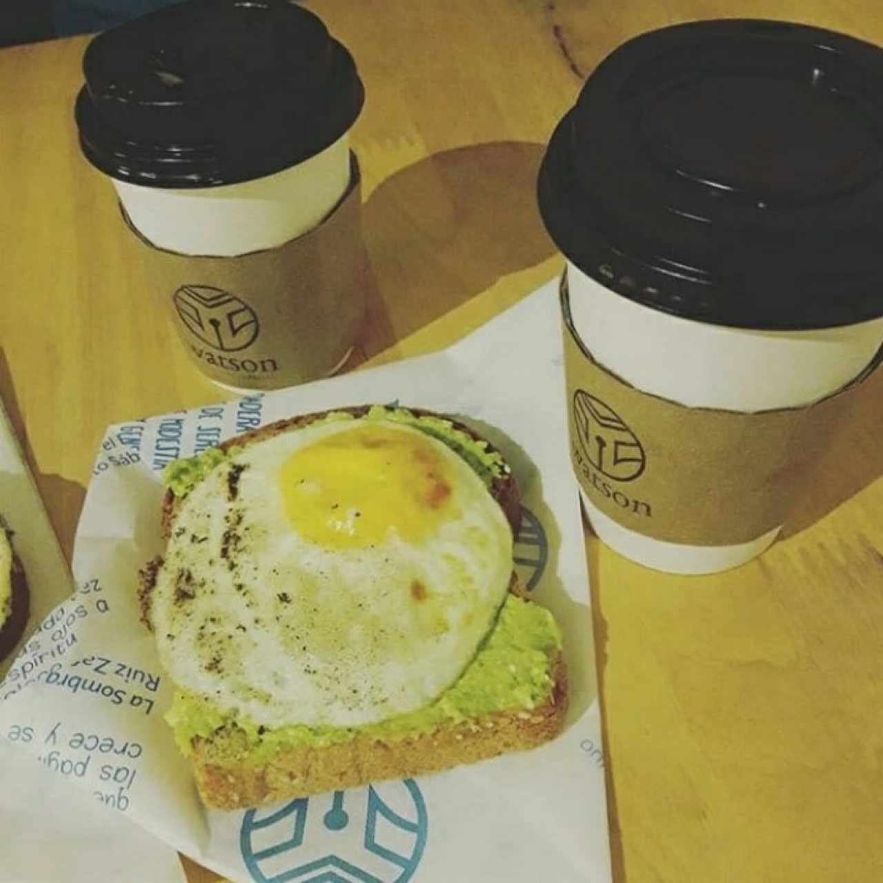 Toast de huevo y guacamol