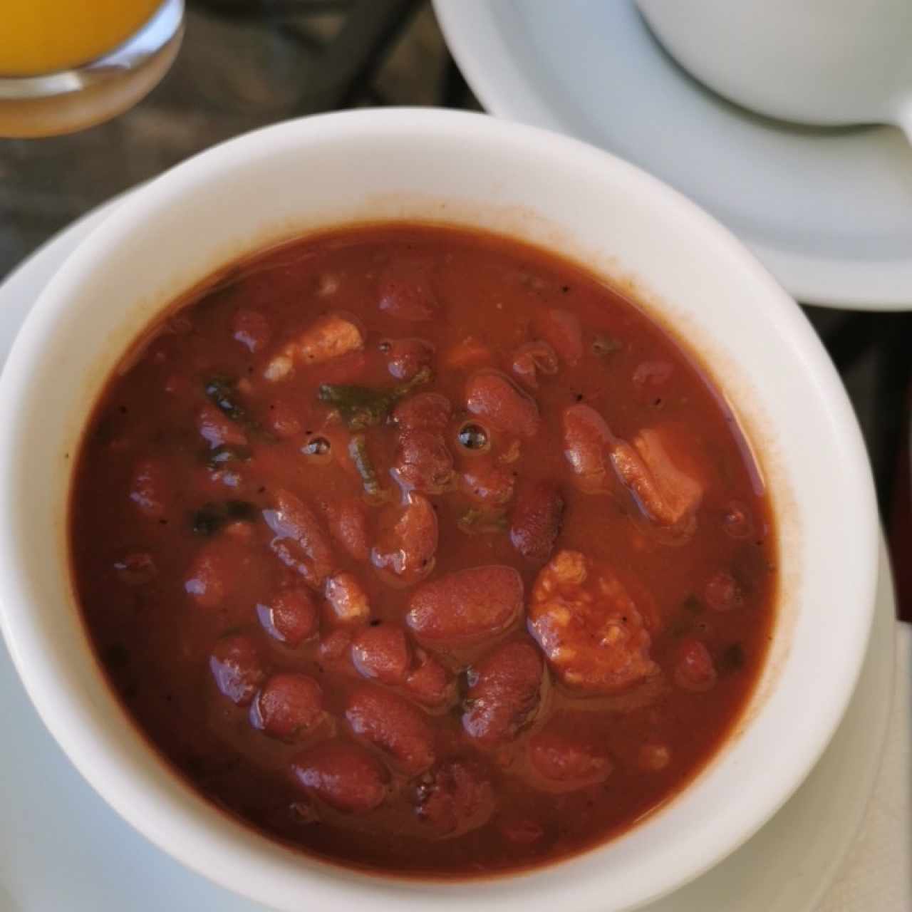 Frijoles rojos con carne picada  y finas hierbas 