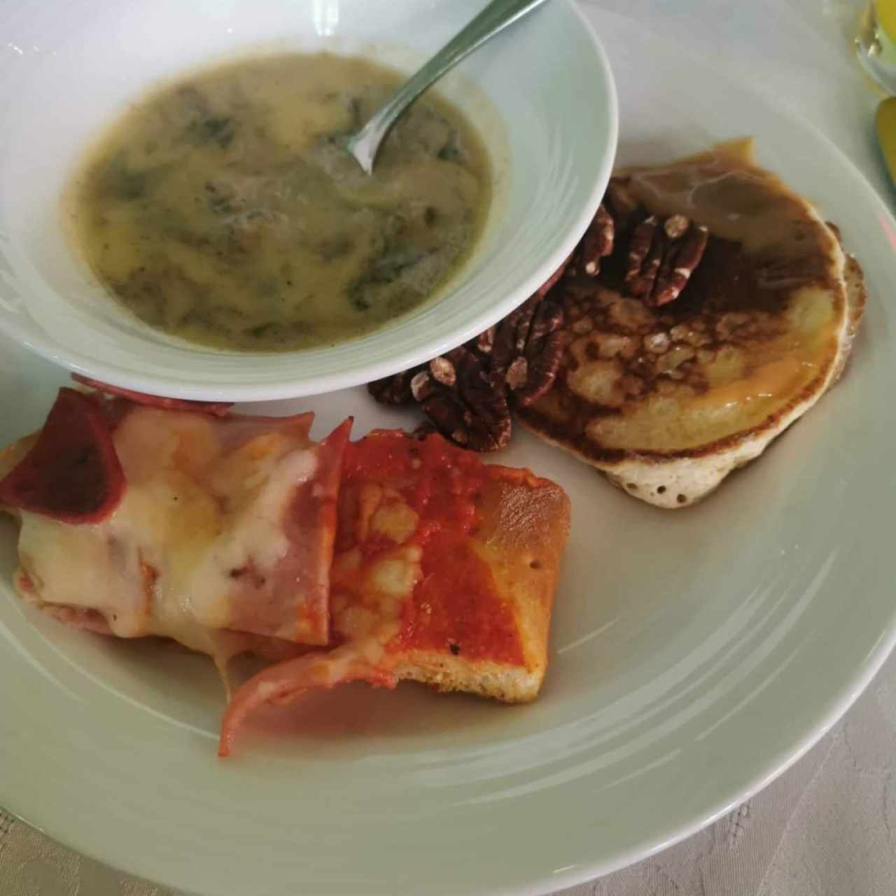 Pizza, hotcakes, bisqué