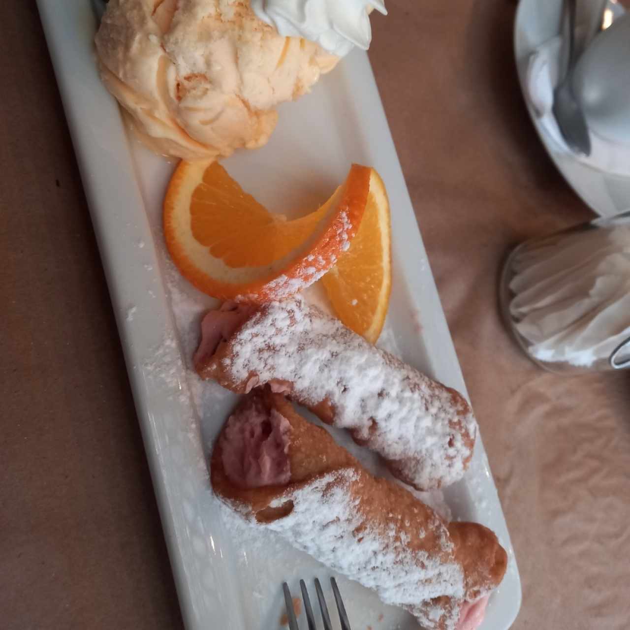 canoli con helado de vainilla (extra)