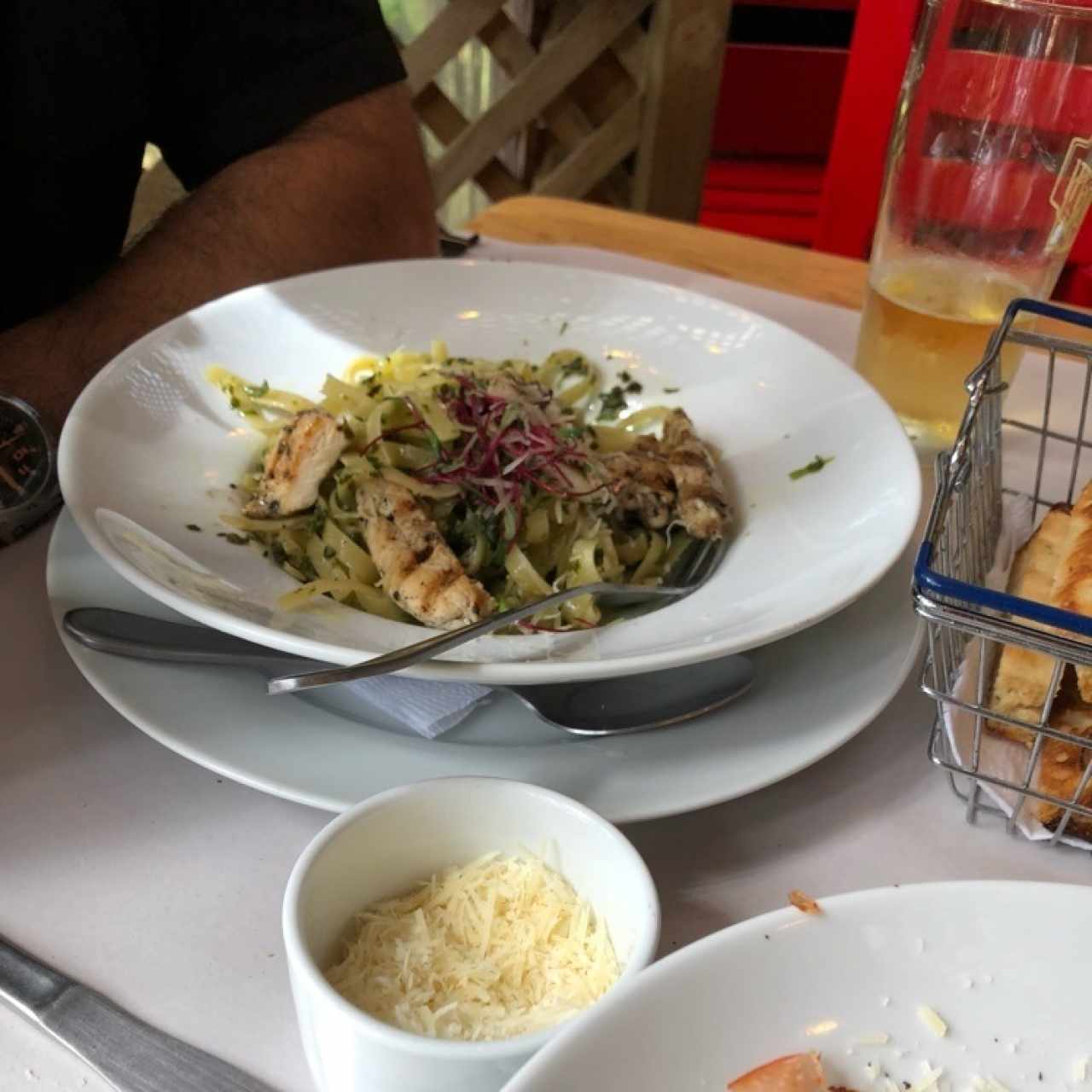 Pasta pesto con pollo