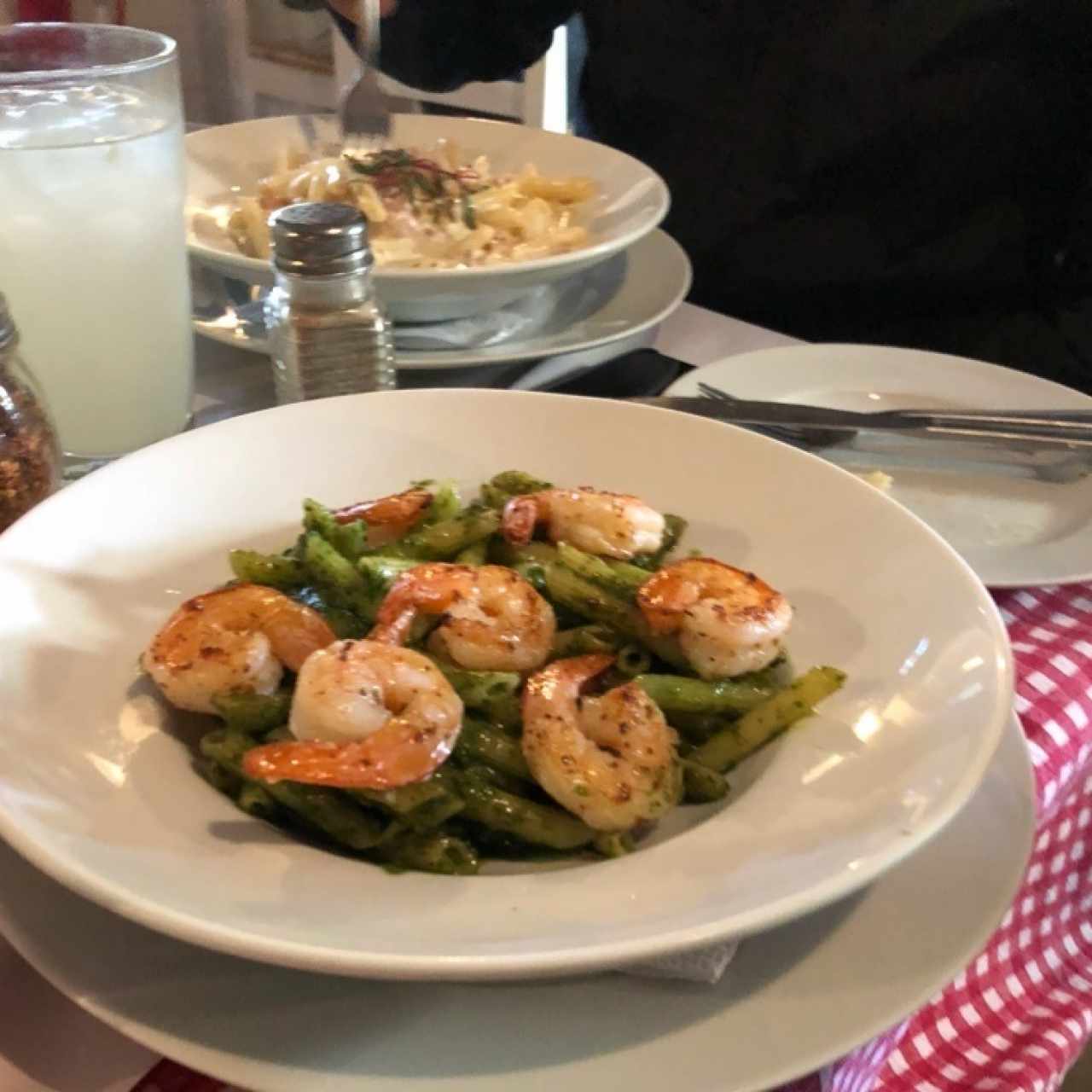 pesto con camarones