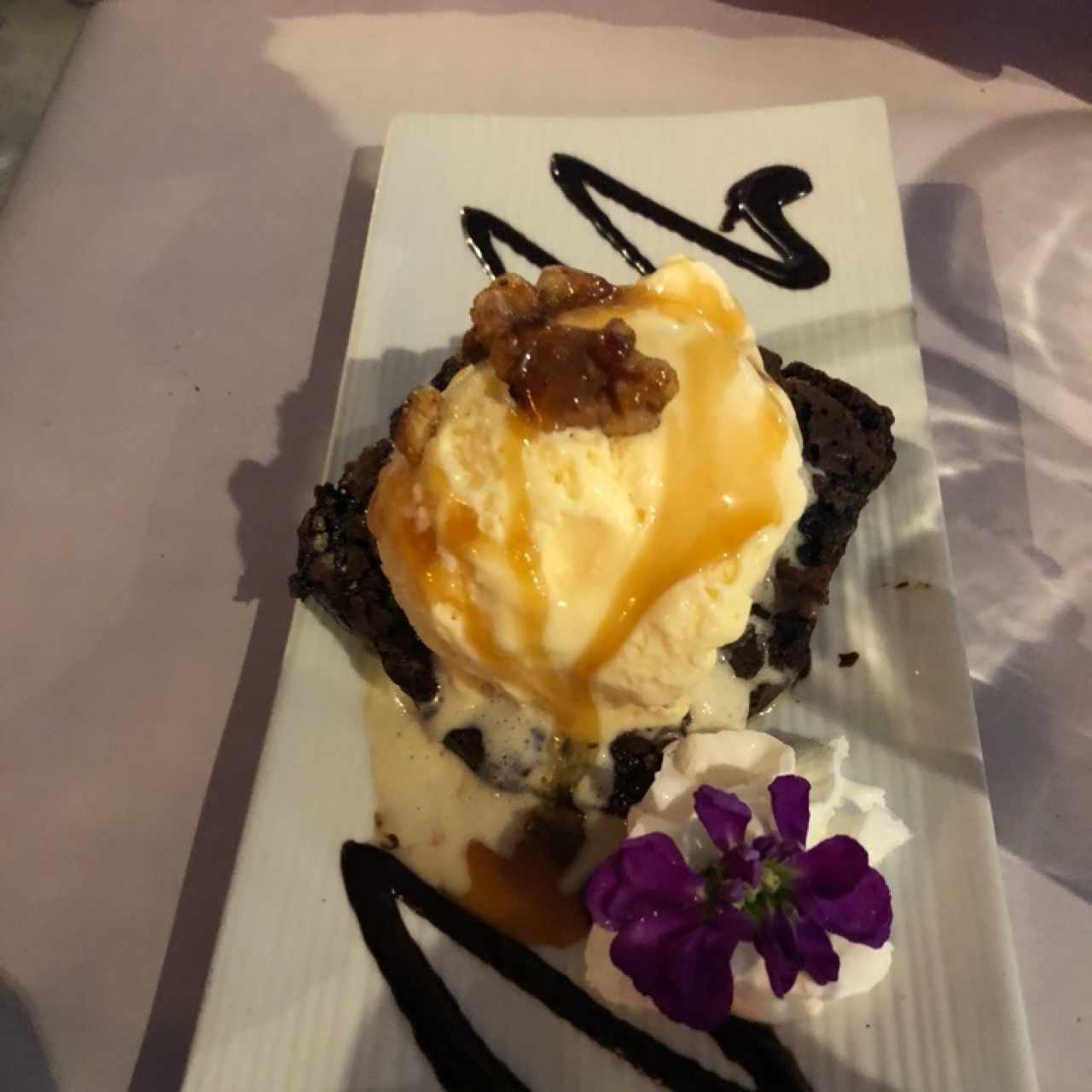 brownie con helado