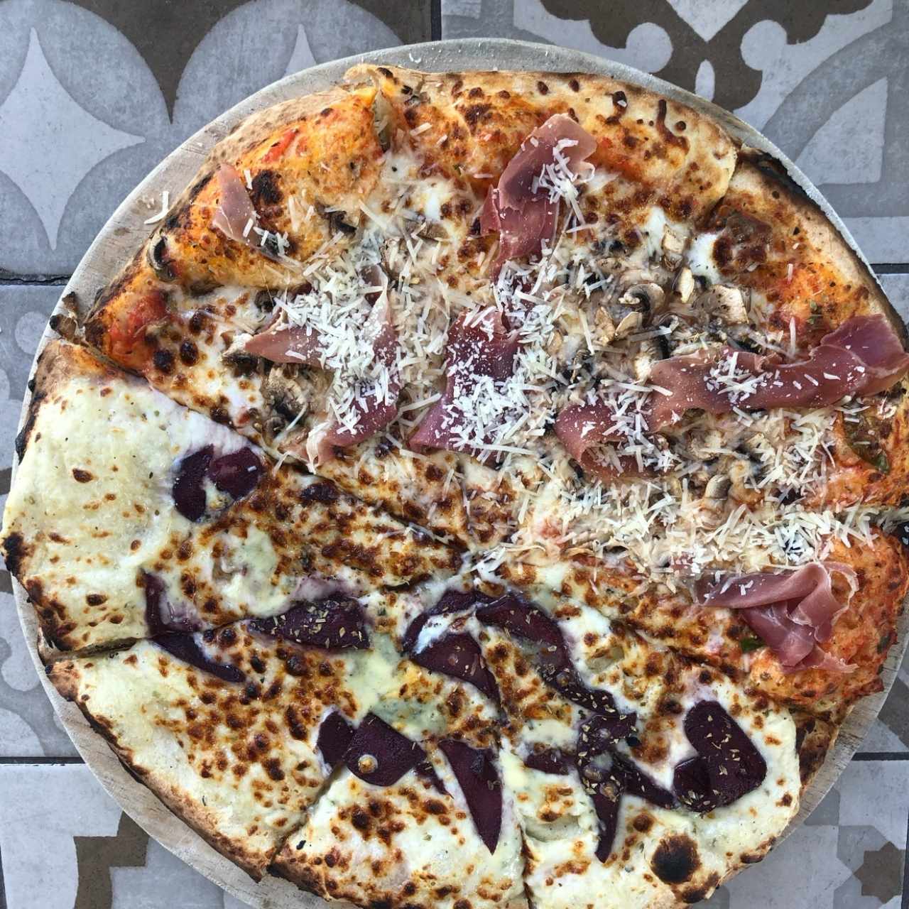PIZZAS - Pera Viola mitad y mitad Benevento