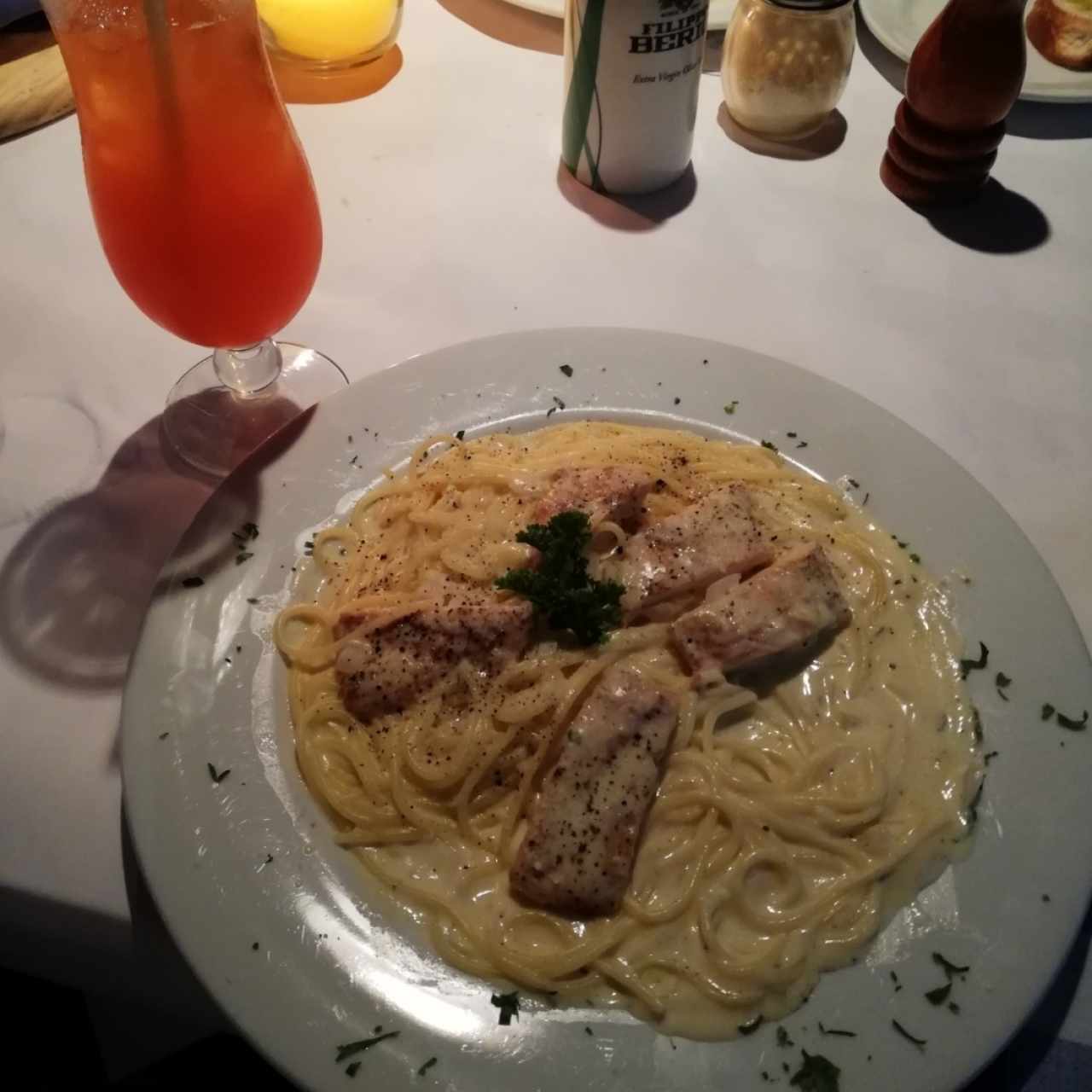 SPAGHETTI ALFREDO CON POLLO