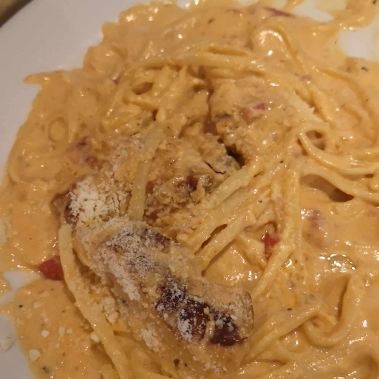 LINGUINE ALFREDO CON CHIPOTLE