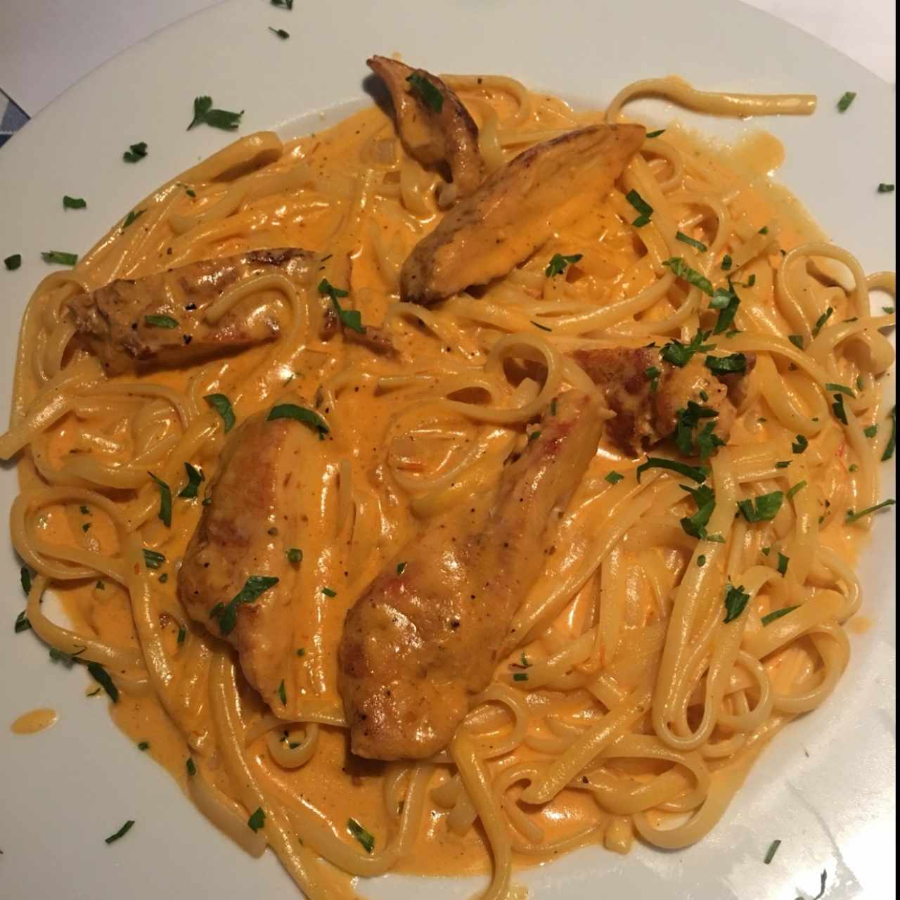 LINGUINE ALFREDO CON CHIPOTLE