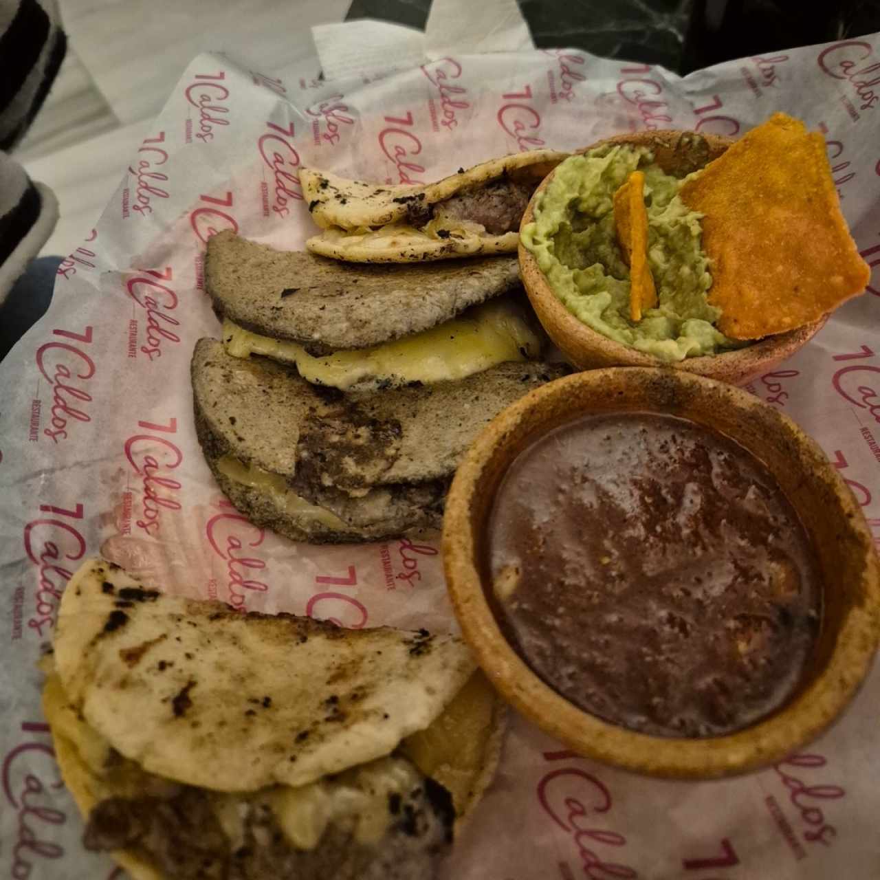 tortillas con queso chanclas y lomito