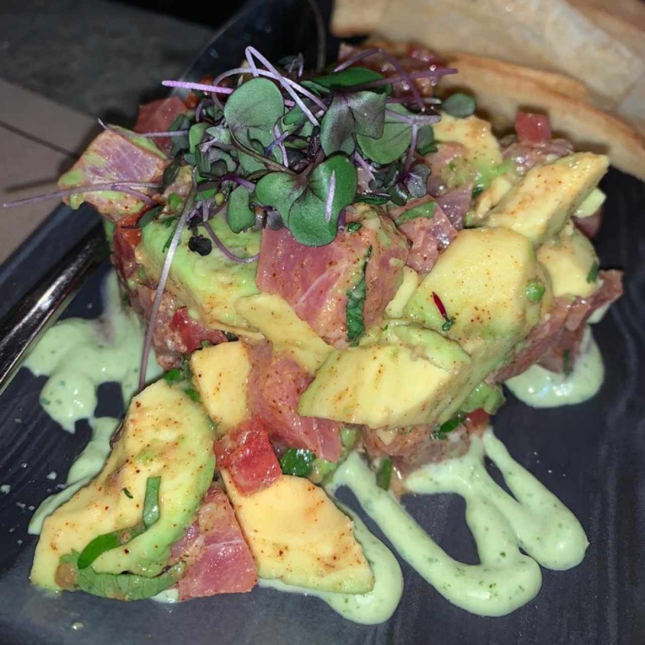 Tuna Tartare Con Aguacate