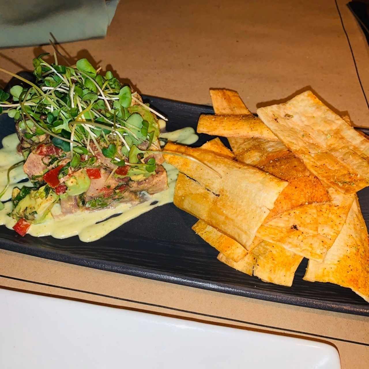 Tuna Tartare Con Aguacate