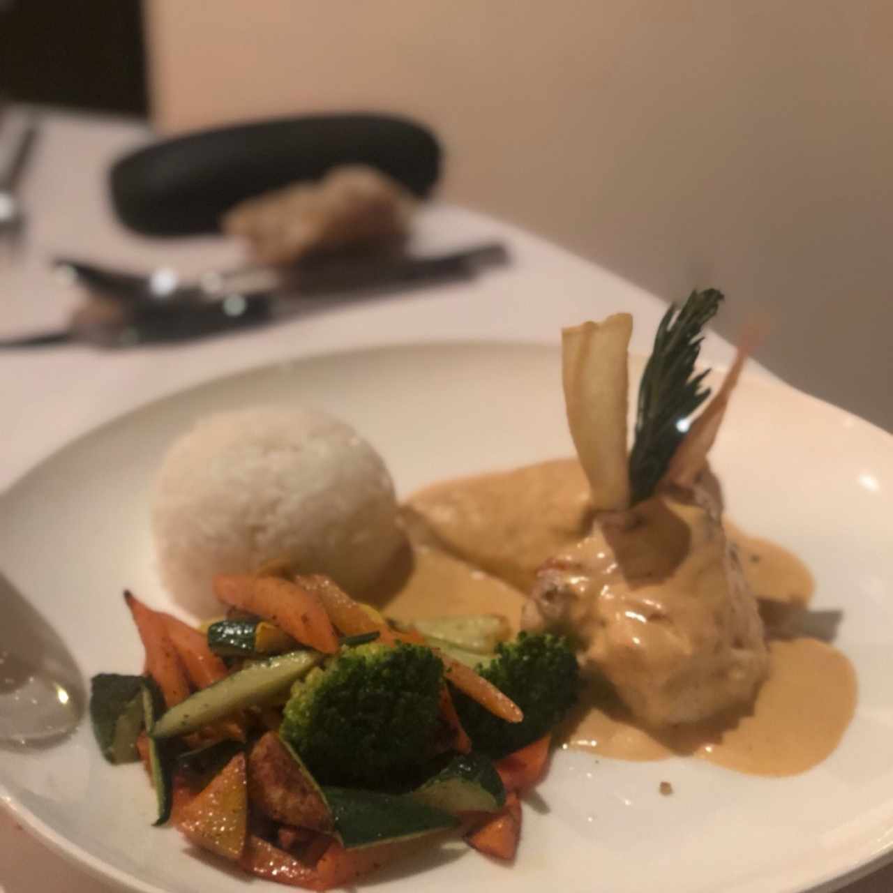 Pollo con salsa chipotle