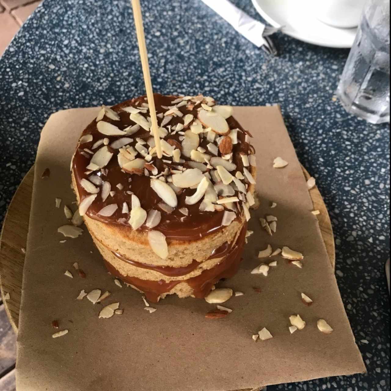 torre dulce con dulce de leche
