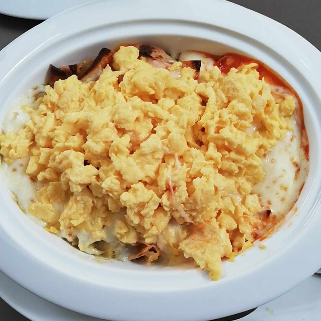 chilaquiles montados con salsas divorciadas