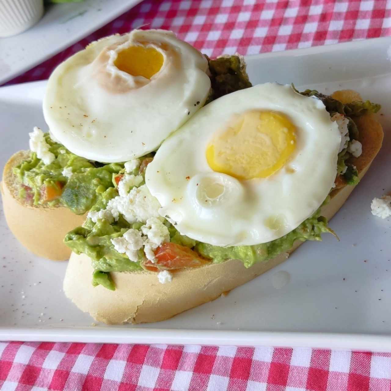 tostadas de aguacate 