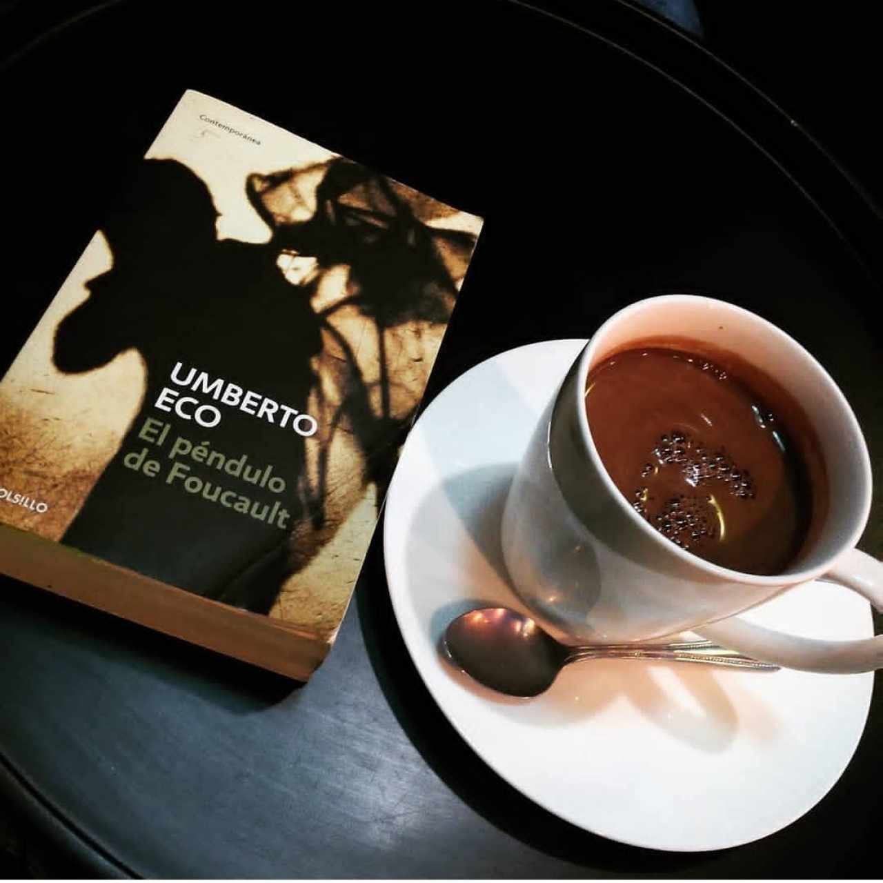 Chocolate caliente y libros