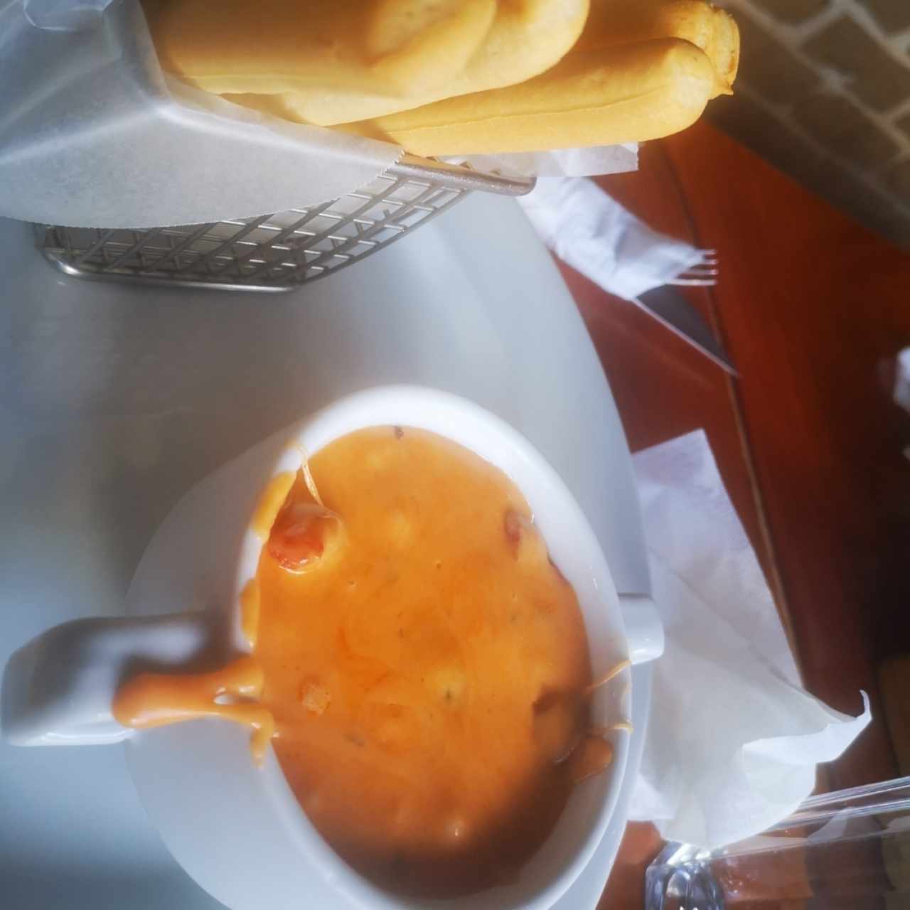 Queso Fundido con Salsa de Chorizo Ahumado
