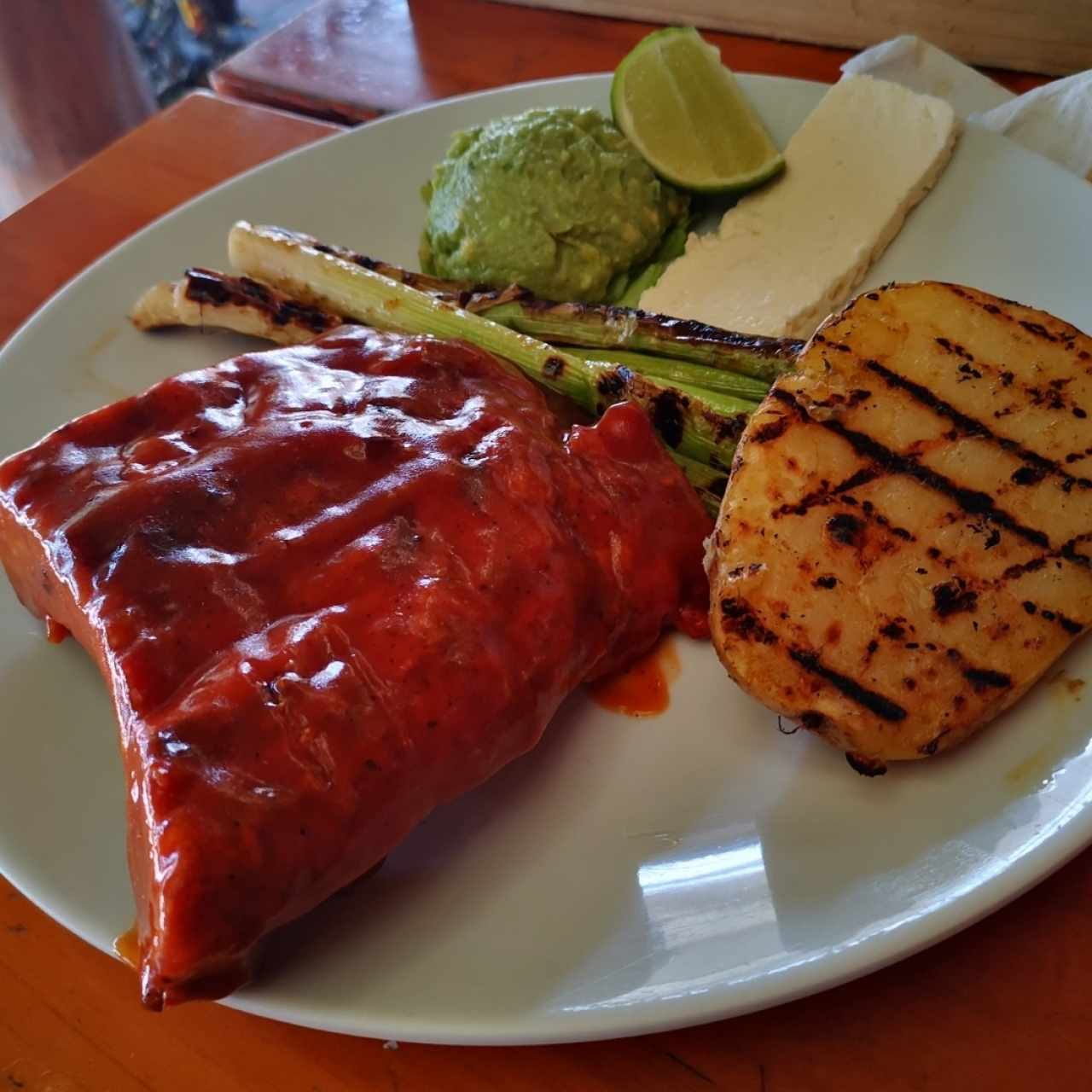 Parrillada Baby Back Ribs y Papas Fritas