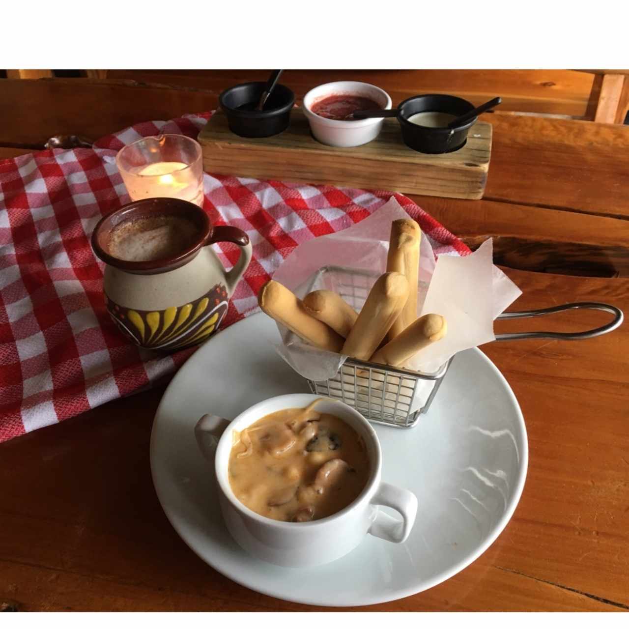 queso fundido y chorizo
