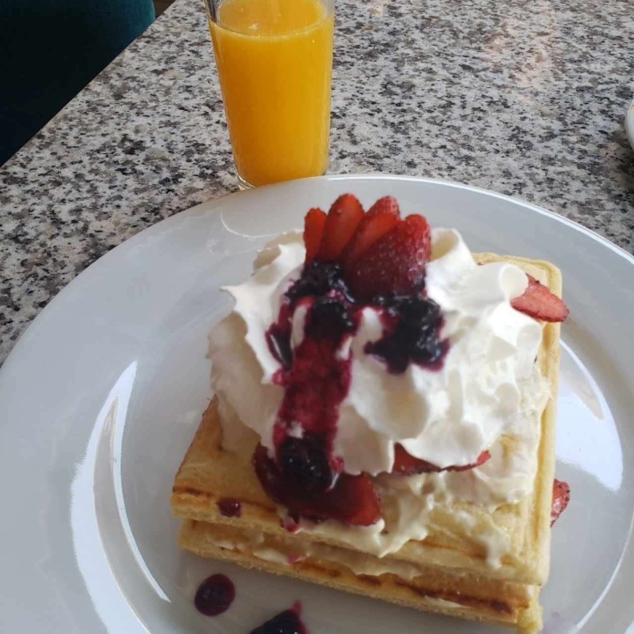 wafles con berrys