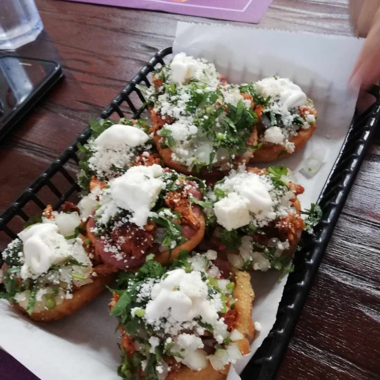 Las Botanas - Sopes de Chicharrón