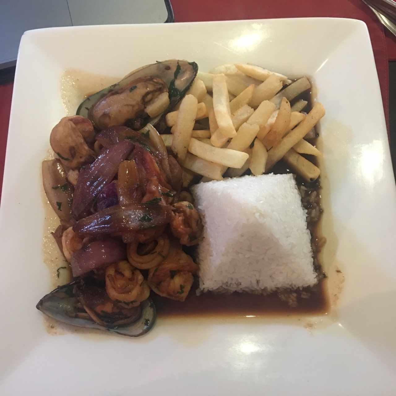 saltado de mariscos