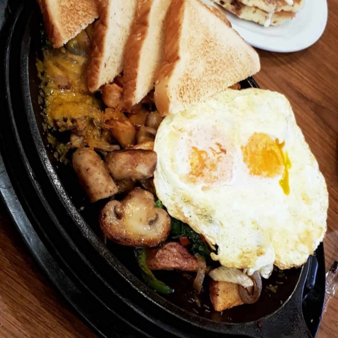 OMELETTES & SKILLETS - Ultimate Skillet