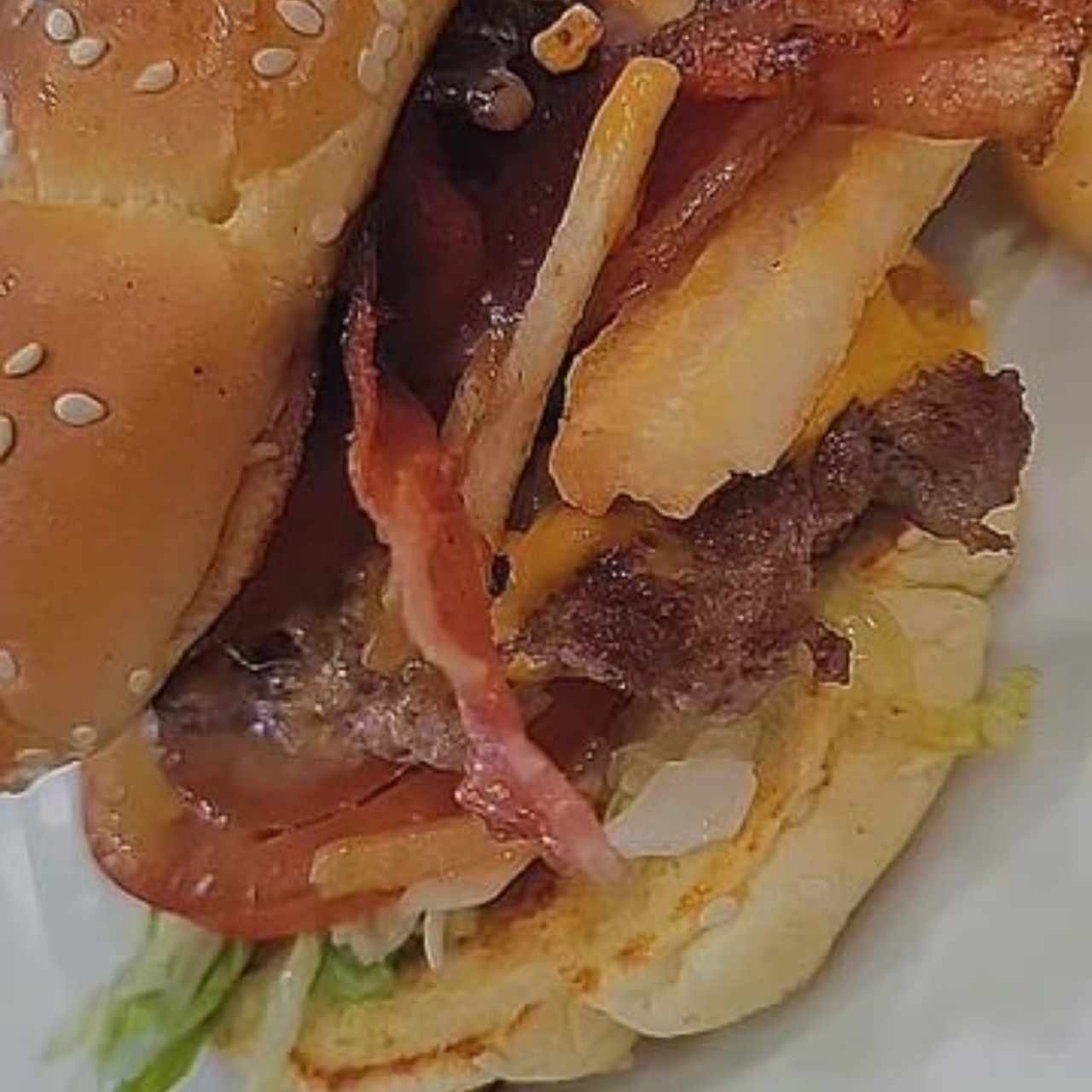 Hamburguesa con tocino.